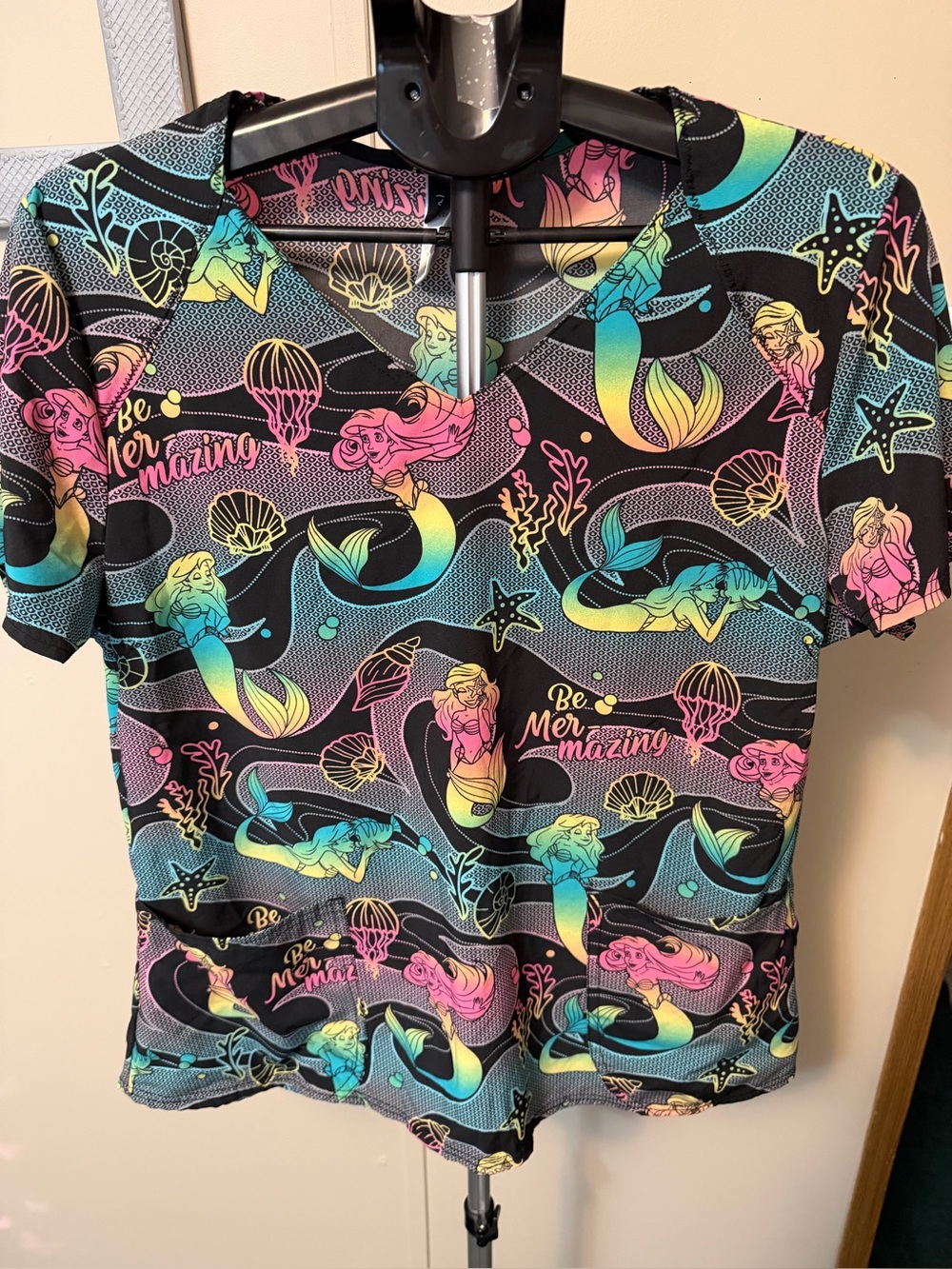 Cherokee Tooniforms Disney The Little Mermaid Ariel Scrub Top V-Neck Size L